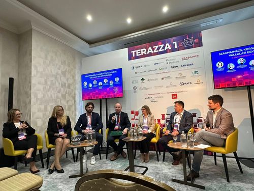 Építőipari konferencián pódiumbeszélgetés