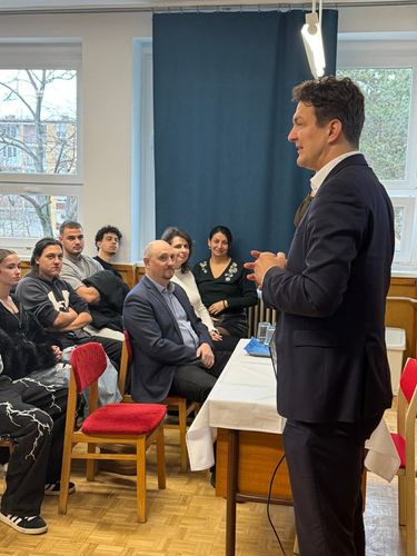 György László előadást tart